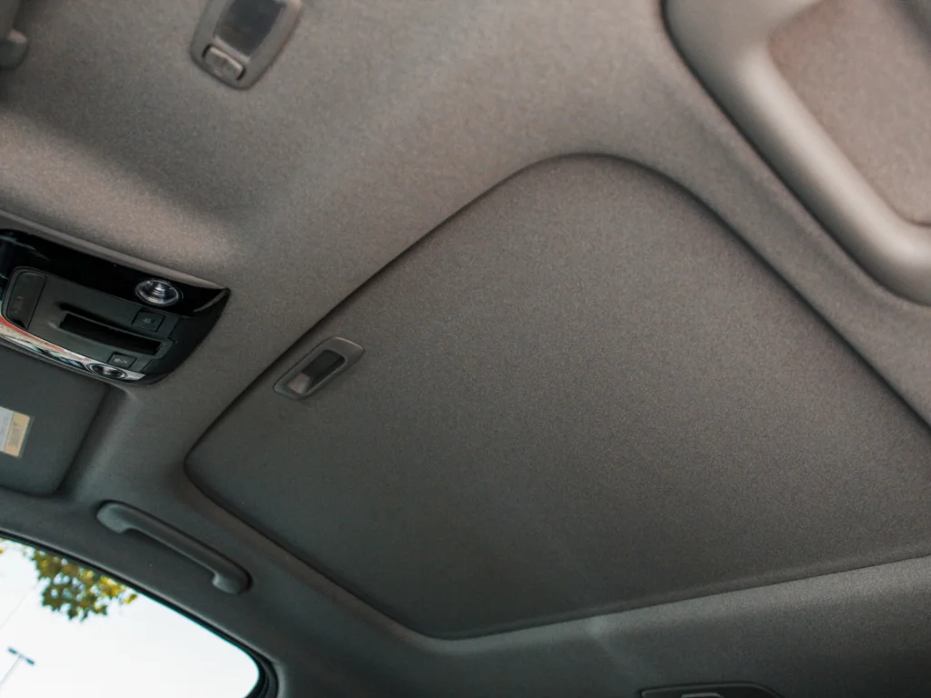 Used 2023 Snow White Pearl Kia Wave image 25