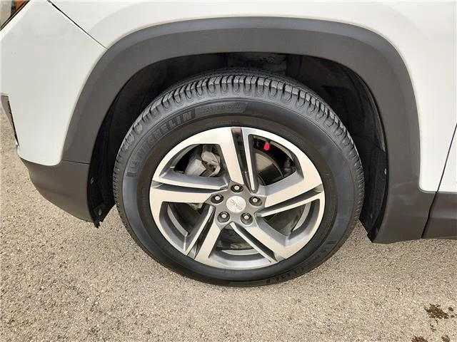 Used 2020 White Frost Tricoat GMC SLT Front-wheel Drive image 8