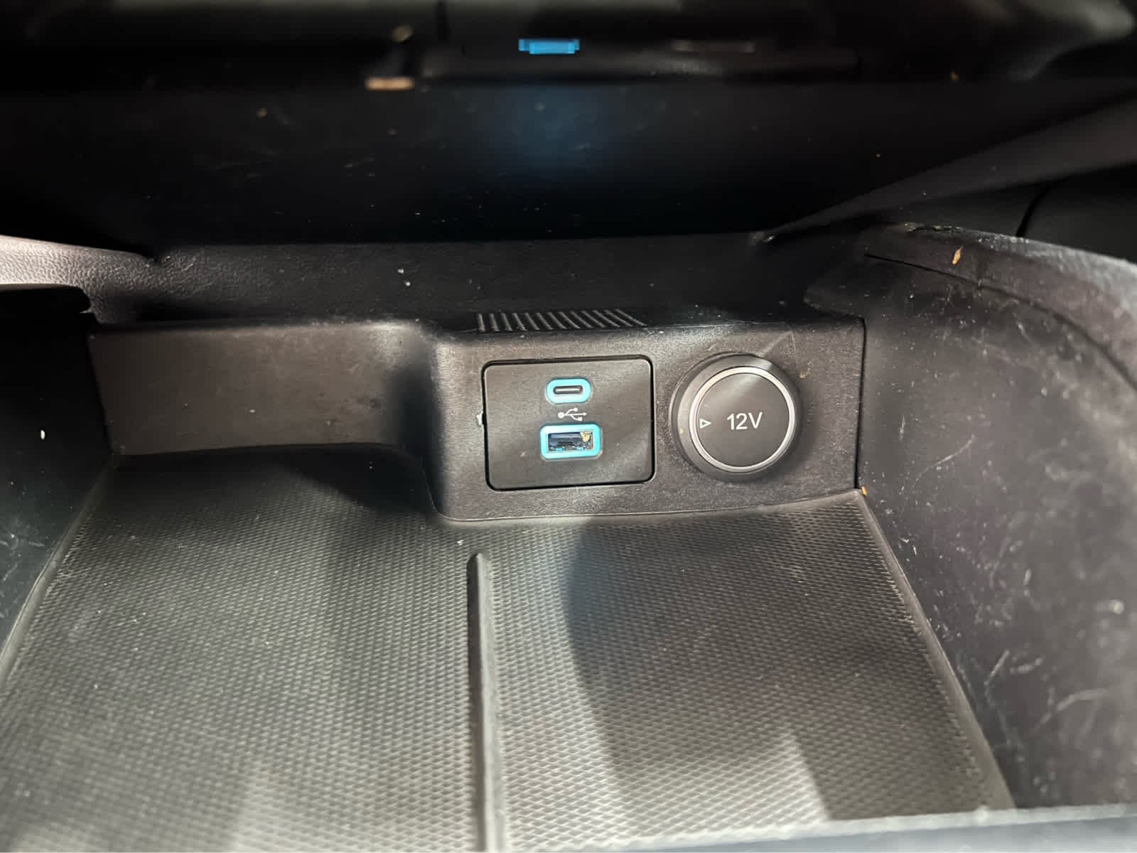 Used 2021 Oxford White Ford SE image 23