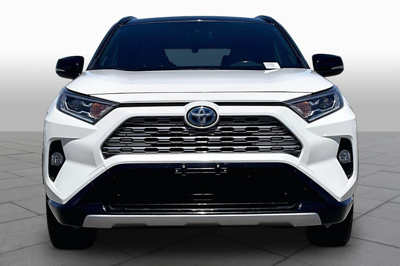 Used 2019 Blizzard Pearl w/Black Roof Toyota Hybrid XSE image 4