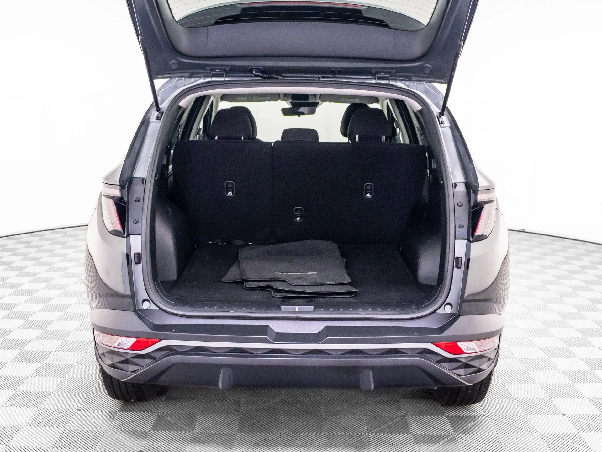 Used 2022 Gray Hyundai SEL image 32
