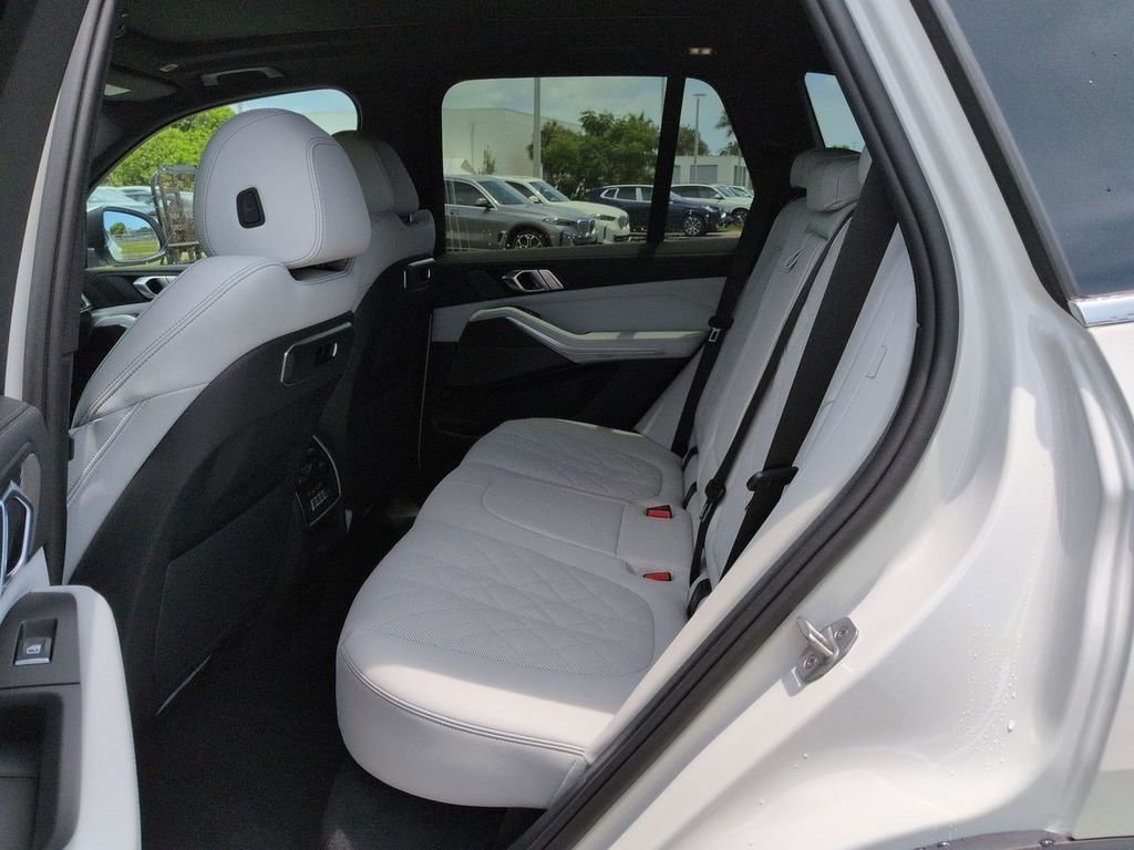 New 2026 Alpine White BMW xDrive40i image 14