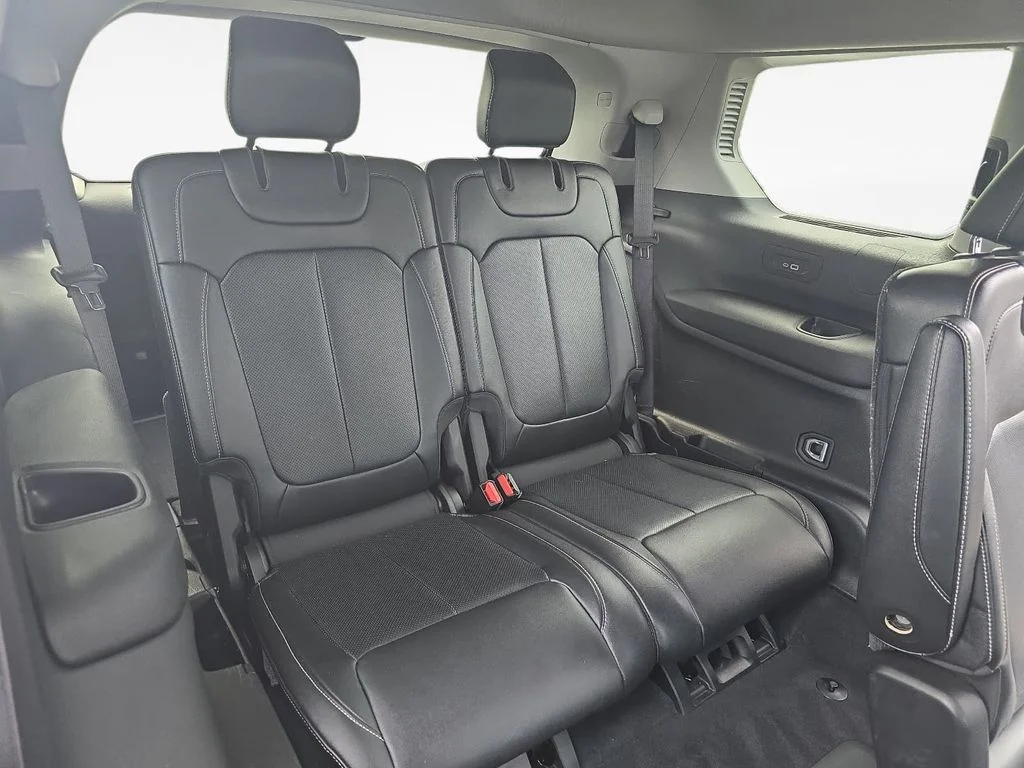 Used 2023 White Jeep Limited image 12