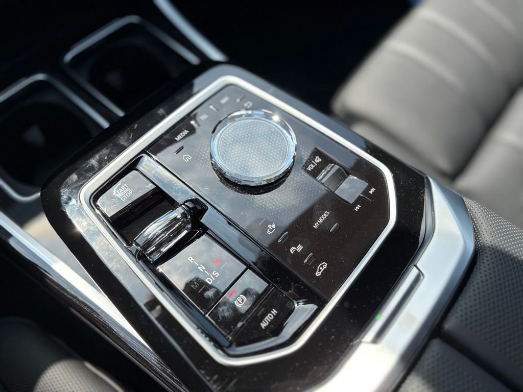 2025 BMW 7 Series 760i - Photo 11