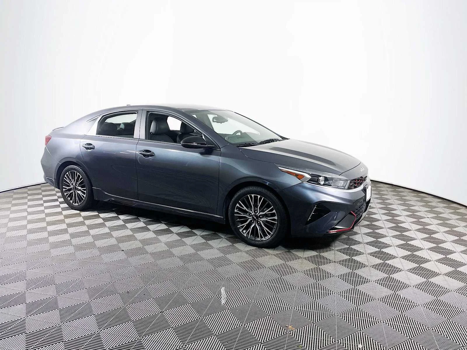Used 2022 Gravity Gray Kia GT-Line image 3