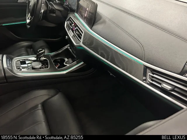 Used 2021 White BMW xDrive40i image 11