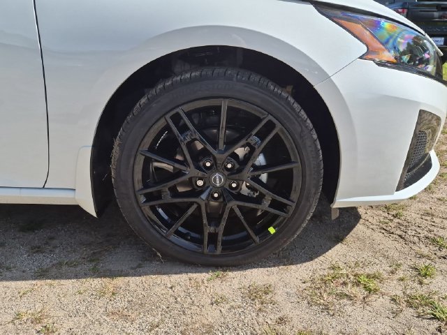 New 2026 Pearl White TriCoat / Super Black Two-tone Nissan SR Midnight Edition® image 9