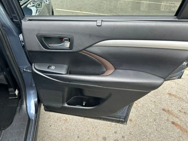 Used 2019 Blue Toyota XLE image 34