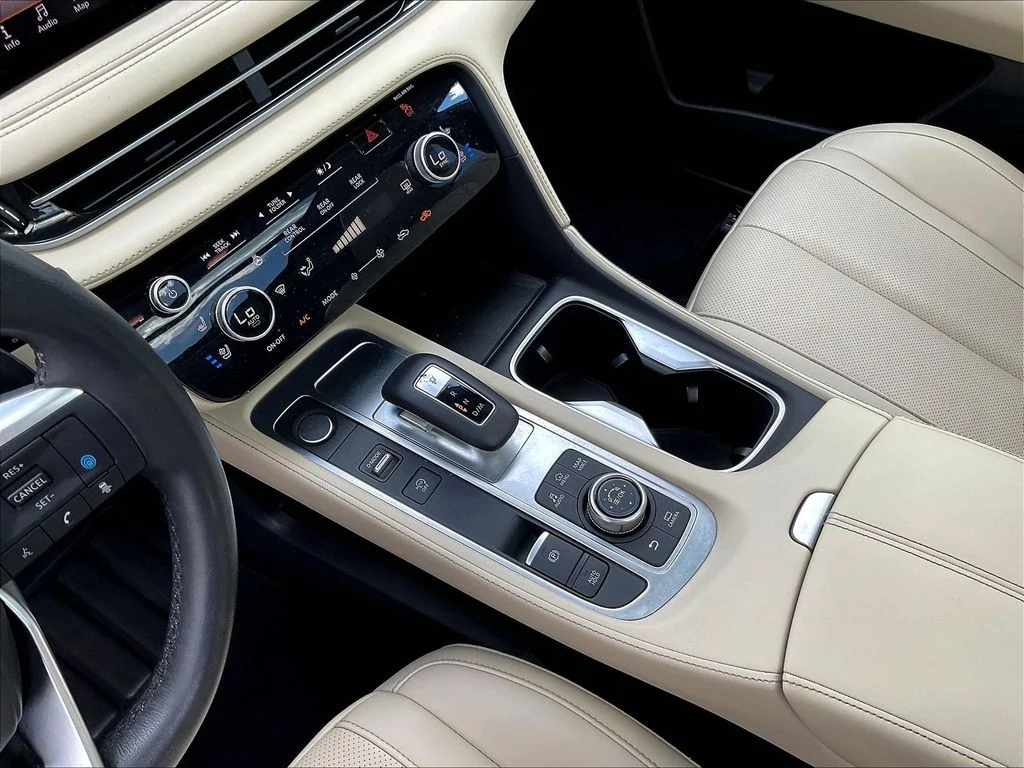Used 2025 Black INFINITI LUXE image 20