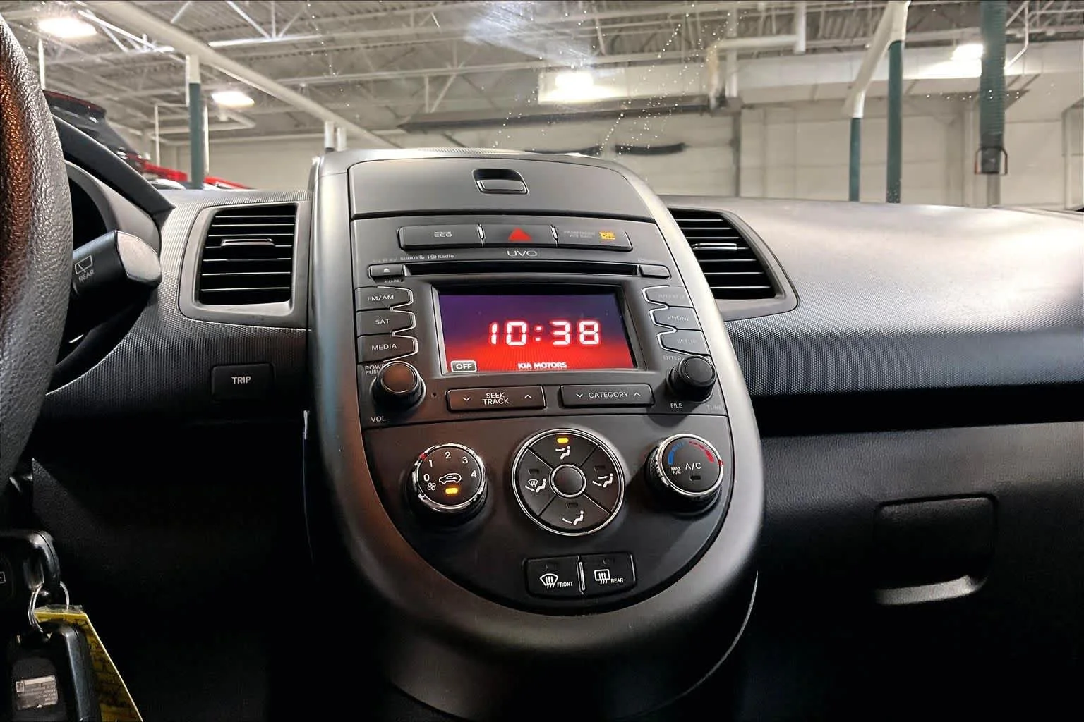 Used 2012 Titanium Pearl Metallic Kia + image 34