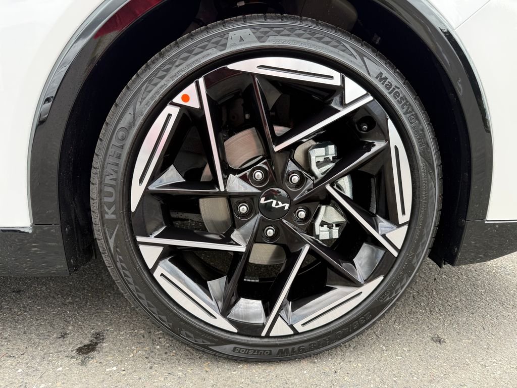 New 2026 Snow White Pearl Kia GT-Line image 9