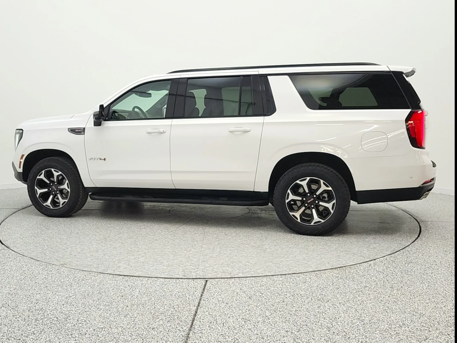 Used 2025 Summit White GMC 4WD 4dr AT4 image 8