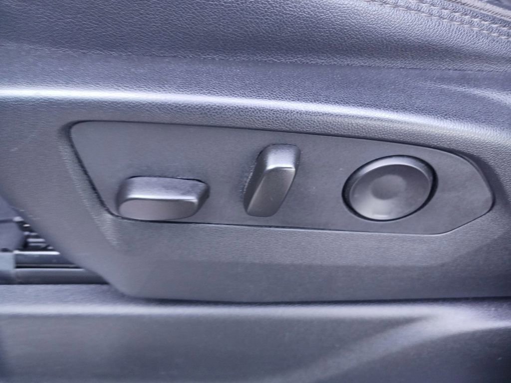 Used 2023 Iridescent Pearl Tricoat Chevrolet High Country image 34
