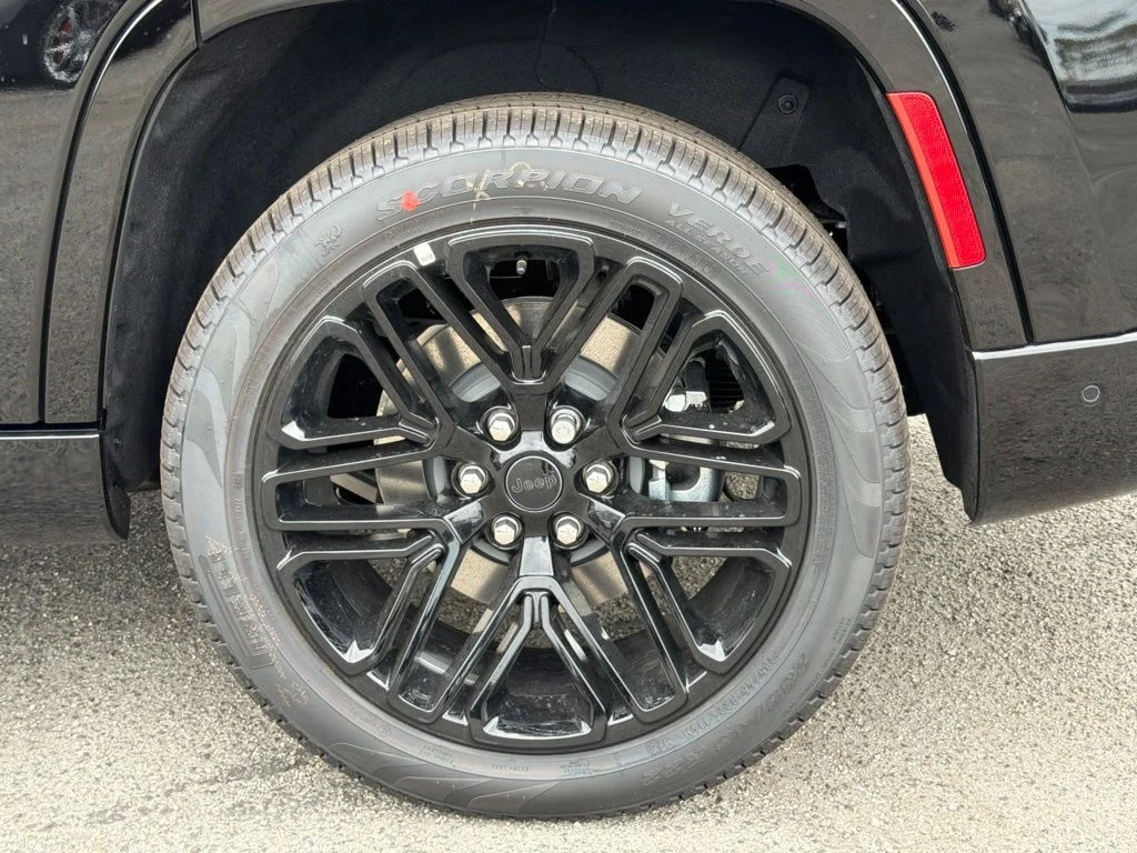New 2026 High Gloss Black Exterior Paint Jeep Limited Reserve image 17