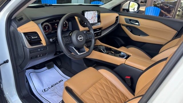 Used 2023 Pearl White Tricoat Nissan Platinum image 14