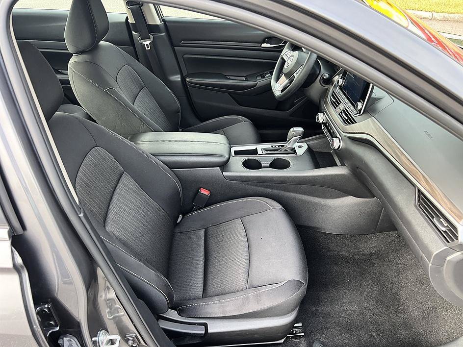Certified Used 2025 Gun Metallic Nissan SV image 17