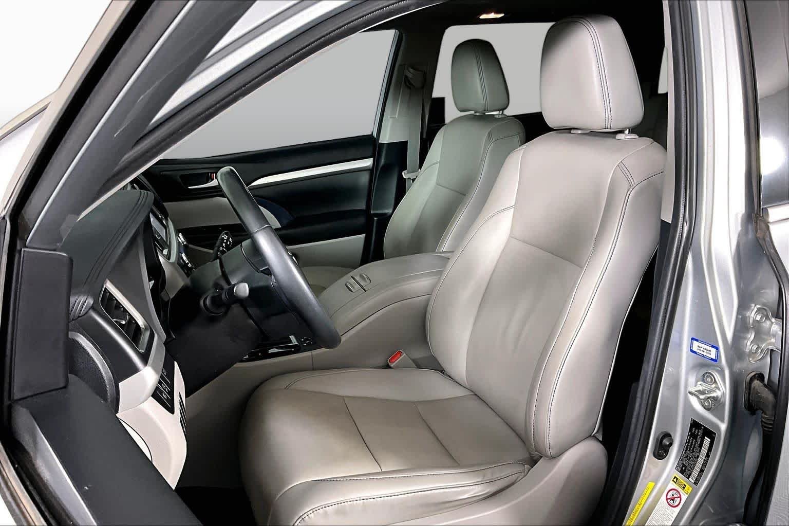 Used 2019 Celestial Silver Metallic Toyota XLE image 8