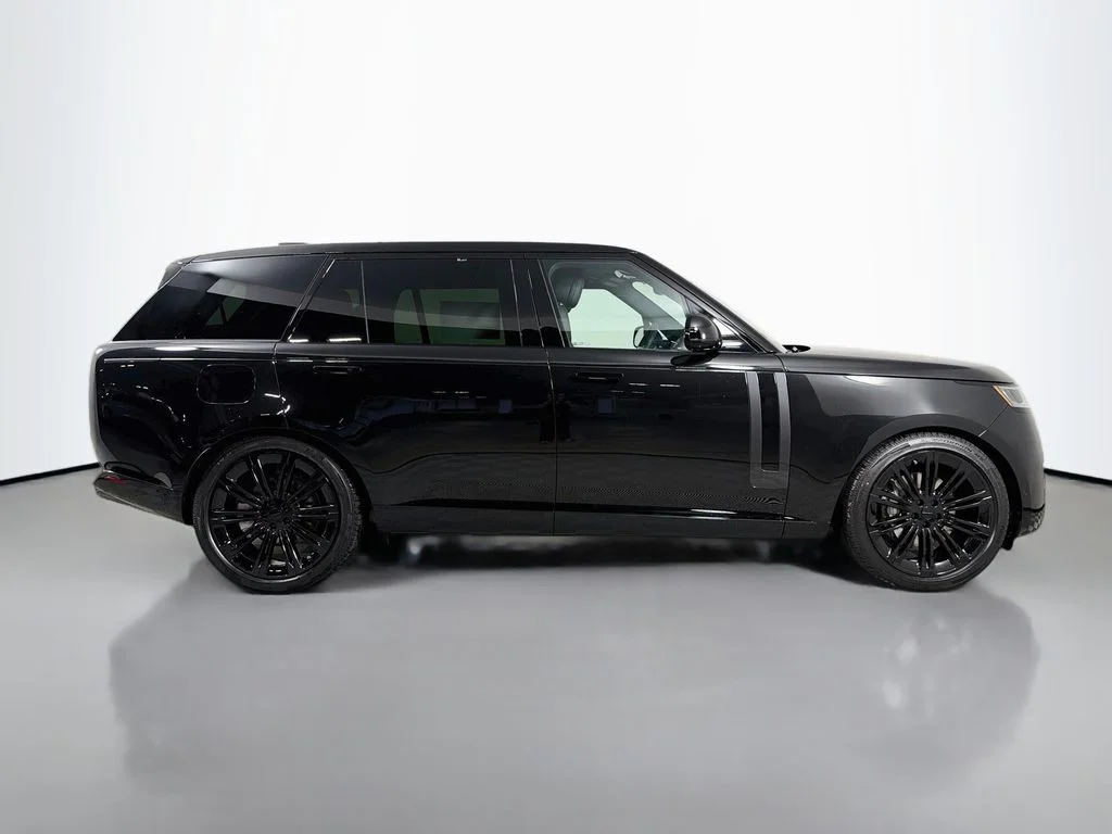 New 2026 Santorini Black Land Rover SE 7 Seats image 4