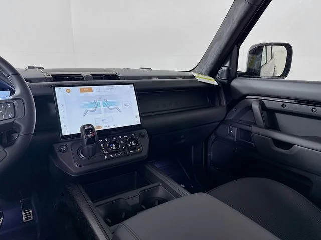 New 2026 Narvik Black Land Rover OCTA Black image 26