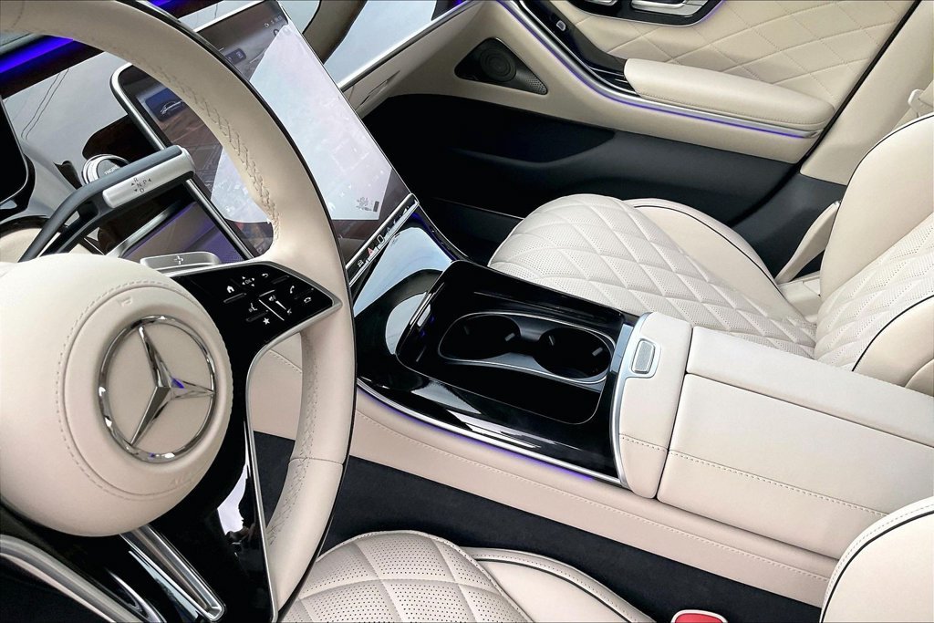 New 2026 MANUFAKTUR Moonlight White Metallic Mercedes-Benz S 580 image 8