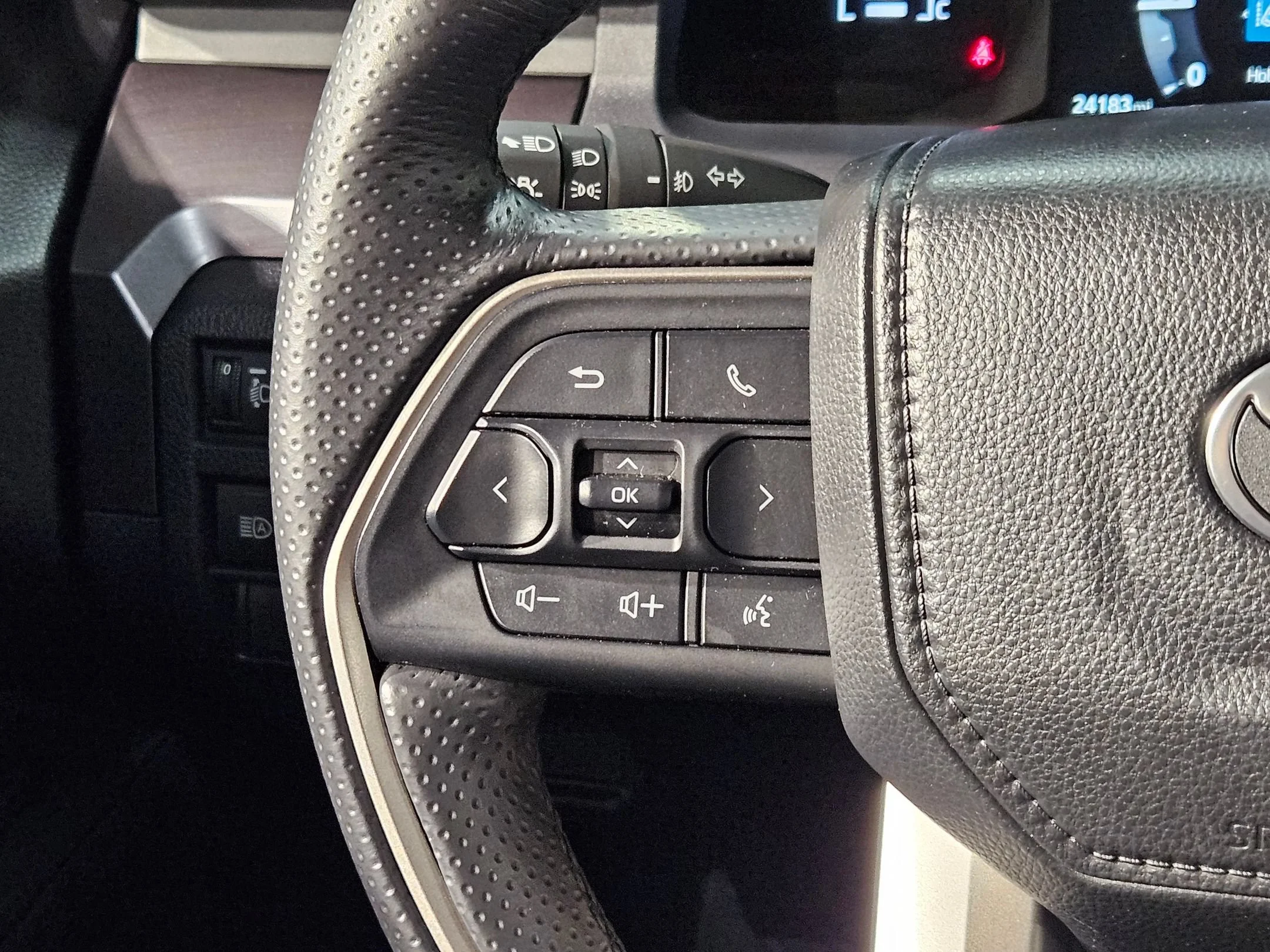 Certified Used 2025 Ice Cap Toyota SR5 image 27