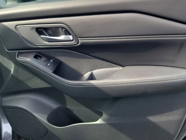 New 2026 Everest White Pearl TriCoat Nissan Dark Armor™ image 34