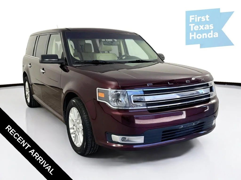 Used 2018 Burgundy Ford SEL image 1