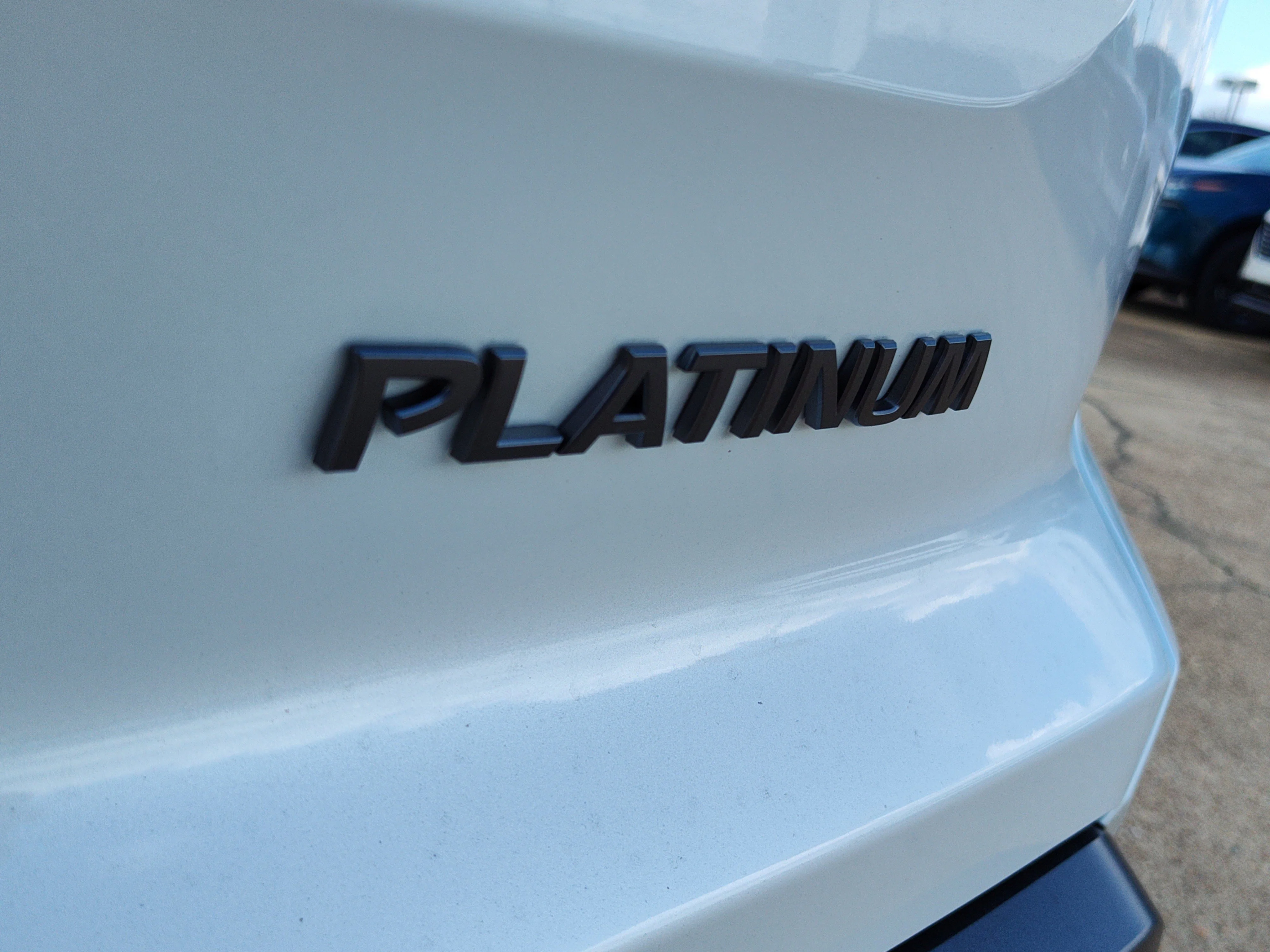 New 2026 Everest White Pearl TriCoat Nissan Platinum image 4
