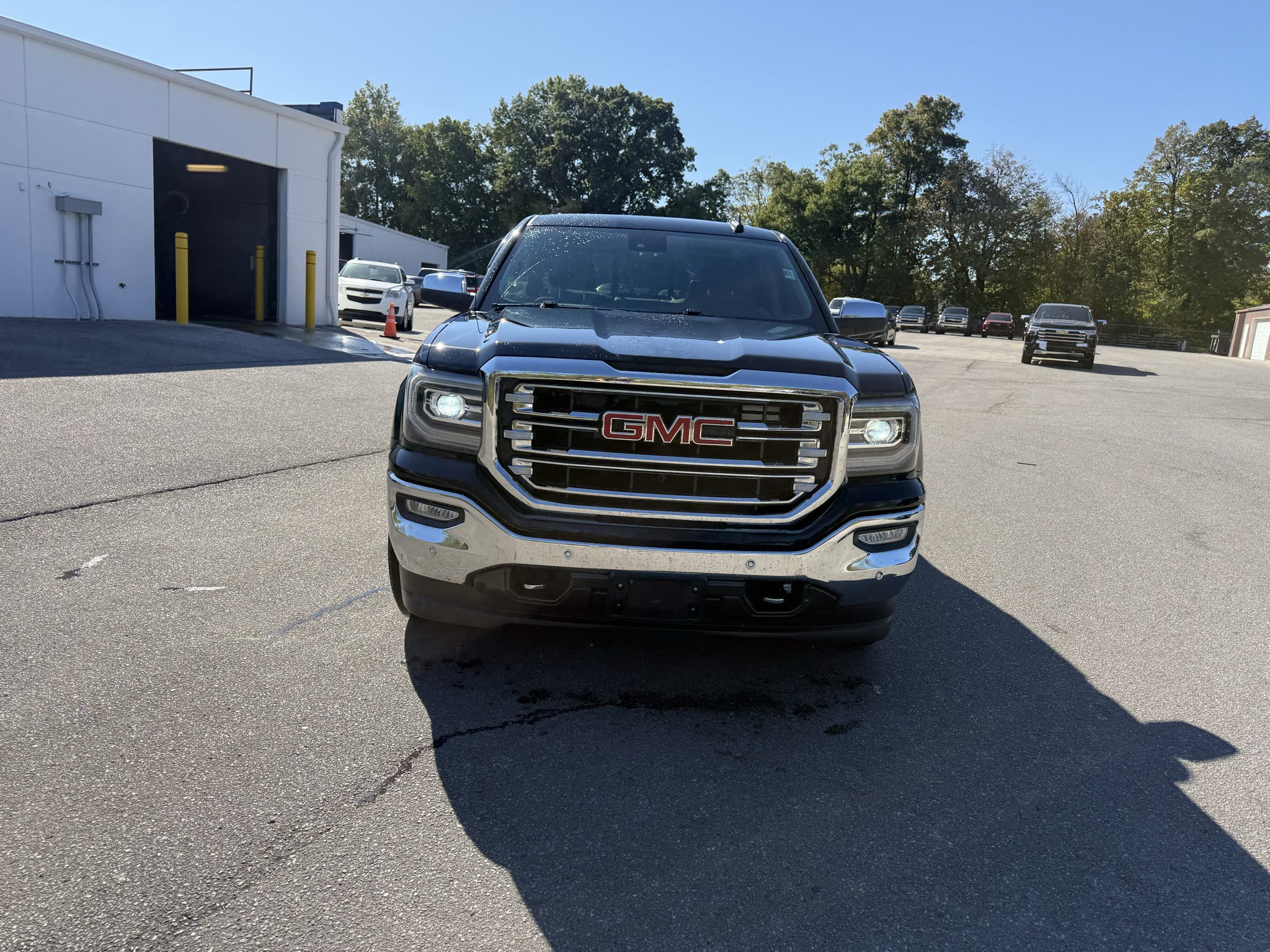 Used 2018 ONYX BLACK GMC SLT image 9