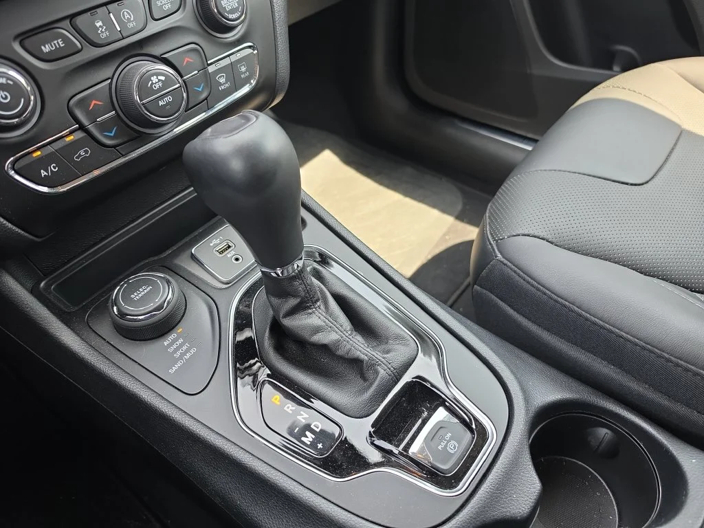 Used 2020 Gray Jeep Limited image 25
