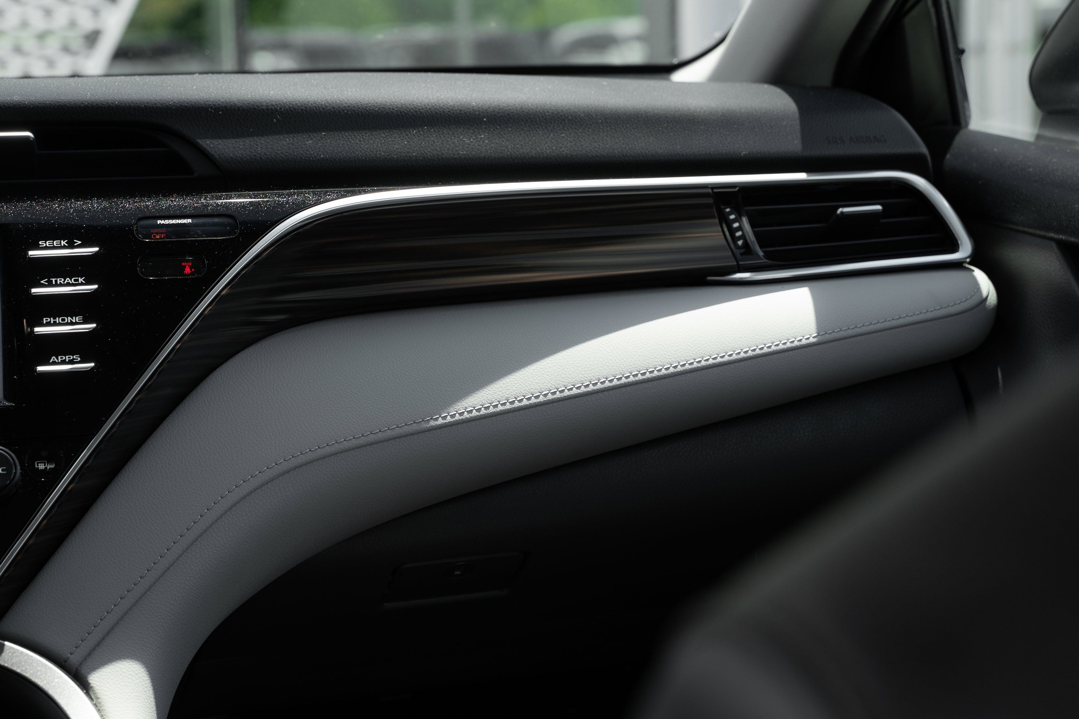 Used 2018 Midnight Black Metallic Toyota XLE image 14
