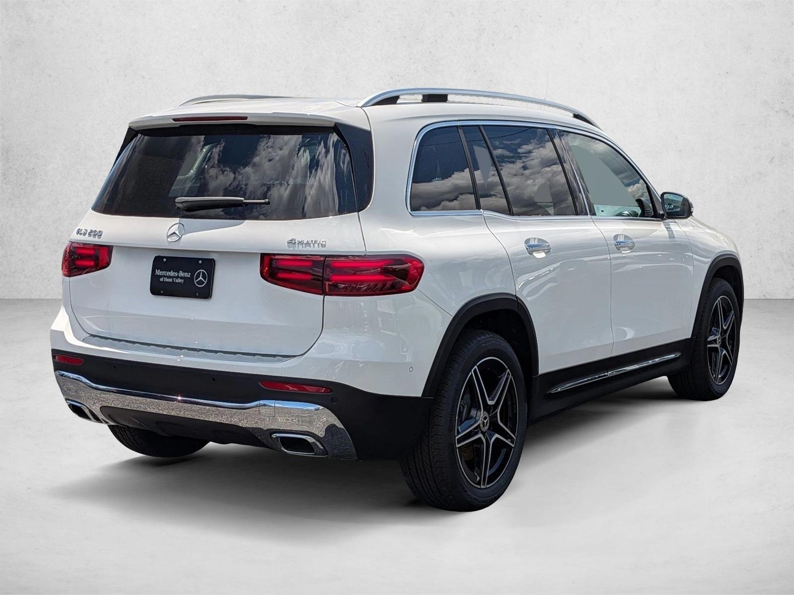 New 2026 Polar White Mercedes-Benz GLB250 image 2