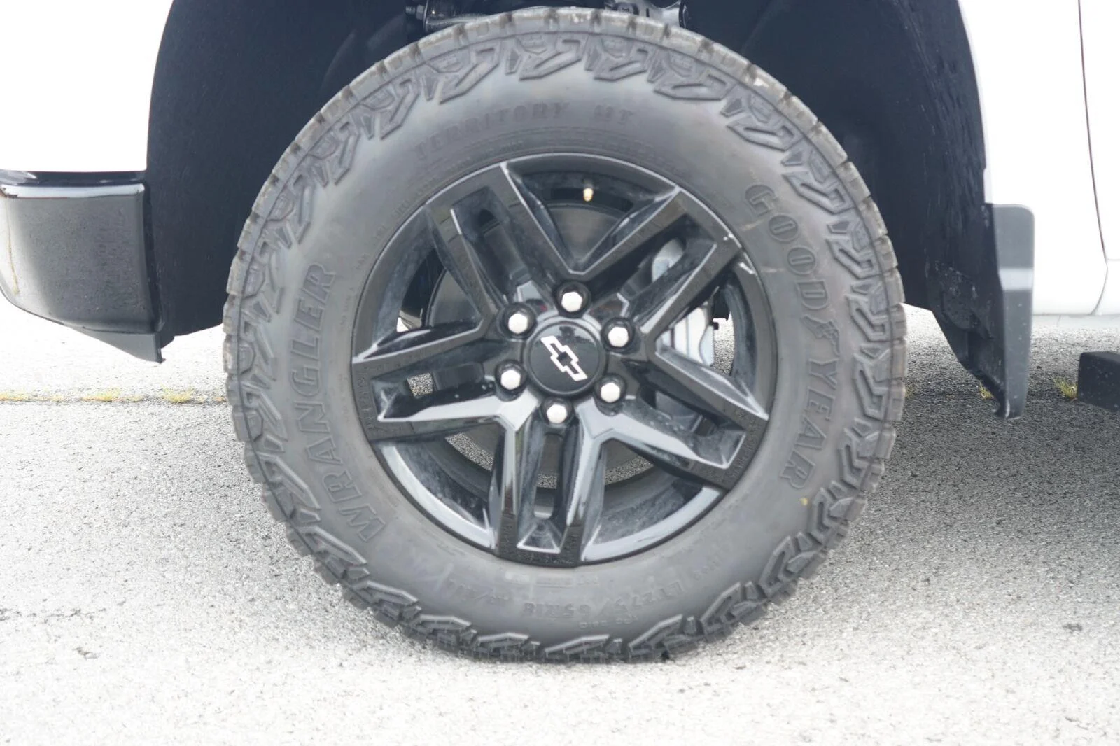 New 2026 Summit White Chevrolet Custom Trail Boss image 10