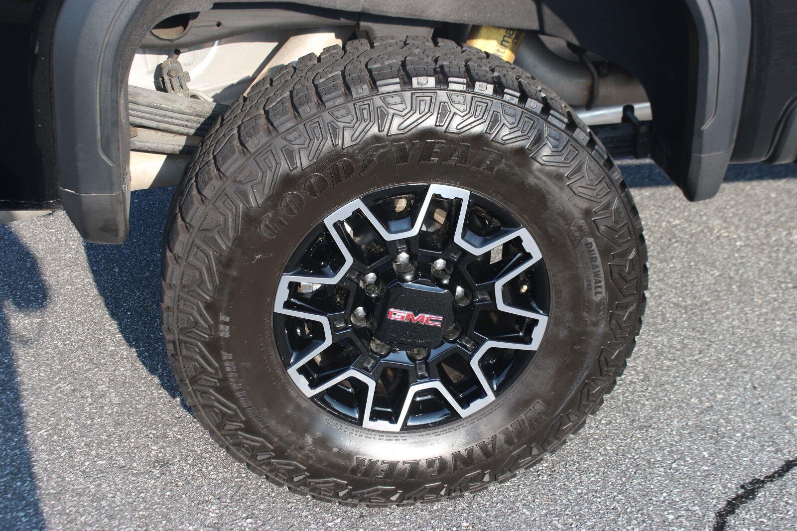 Used 2026 Onyx Black GMC AT4X image 39