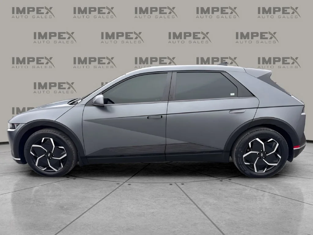 Used 2024 Gray Hyundai SEL image 2