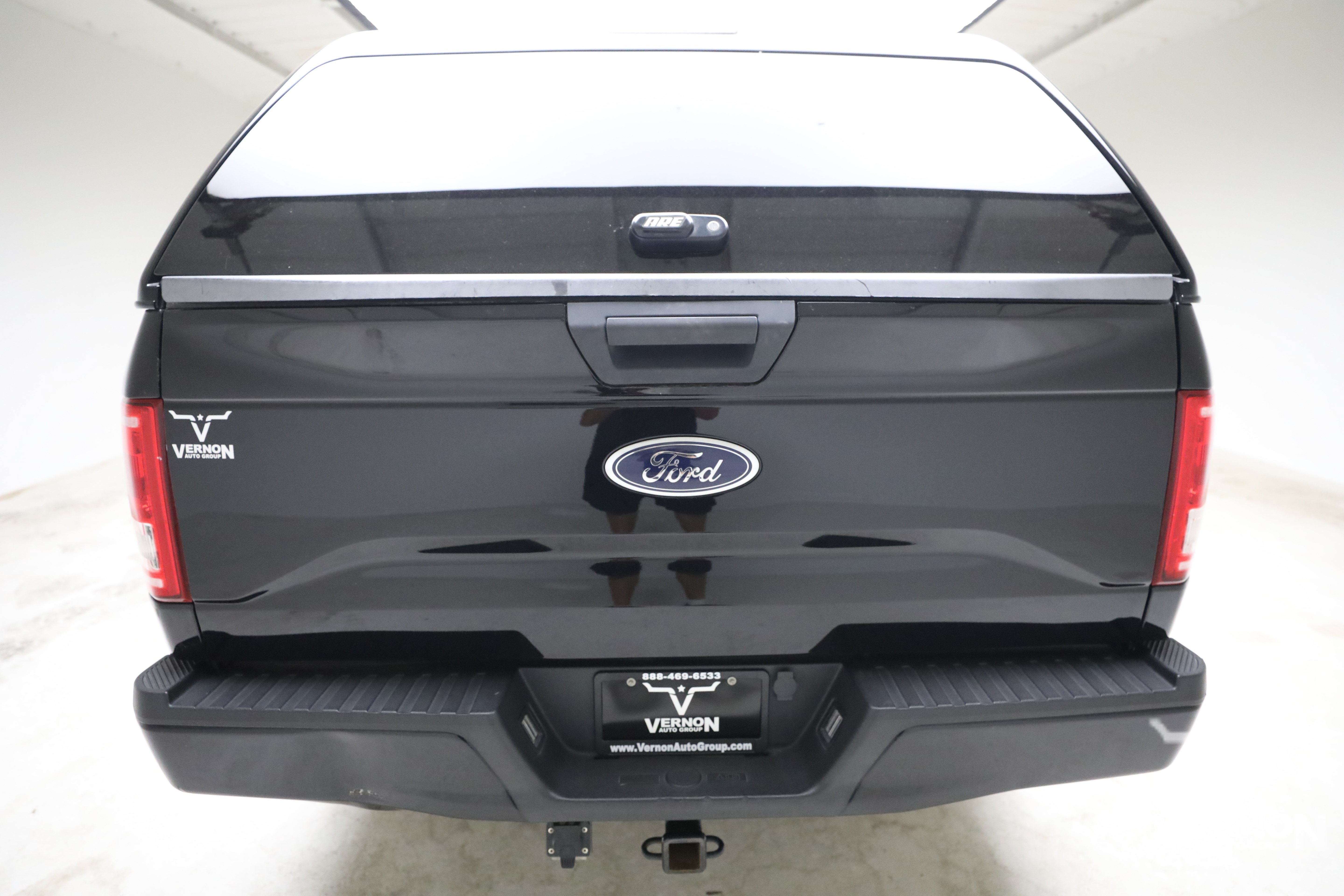 Used 2017 Shadow Black Ford Y image 4