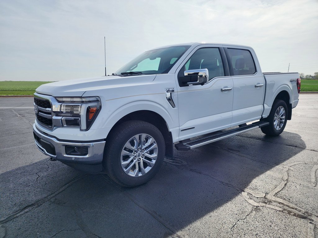 Used 2025 Oxford White Ford LARIAT image 1
