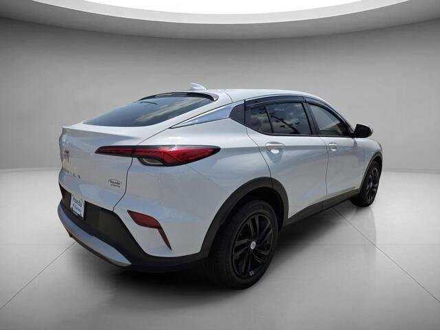 Used 2024 Summit White Buick Preferred image 5