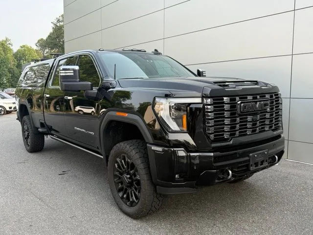 Used 2025 Onyx Black GMC Denali Ultimate image 1
