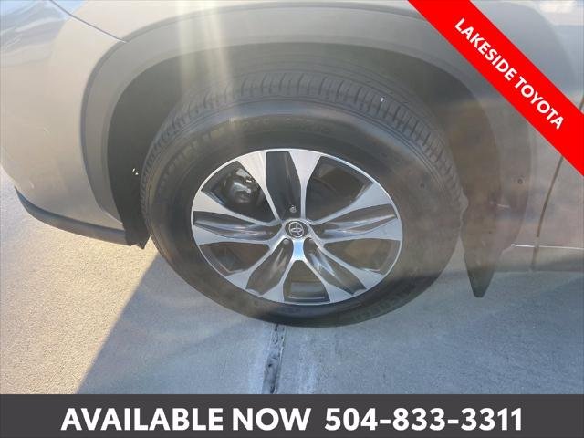 Certified Used 2026 PRECIOUS METAL Toyota  image 15