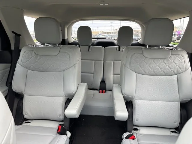 New 2026 Star White Metallic Tri-Coat Ford Platinum™ image 30