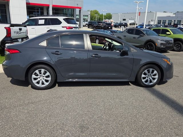 Used 2023  Toyota LE image 13