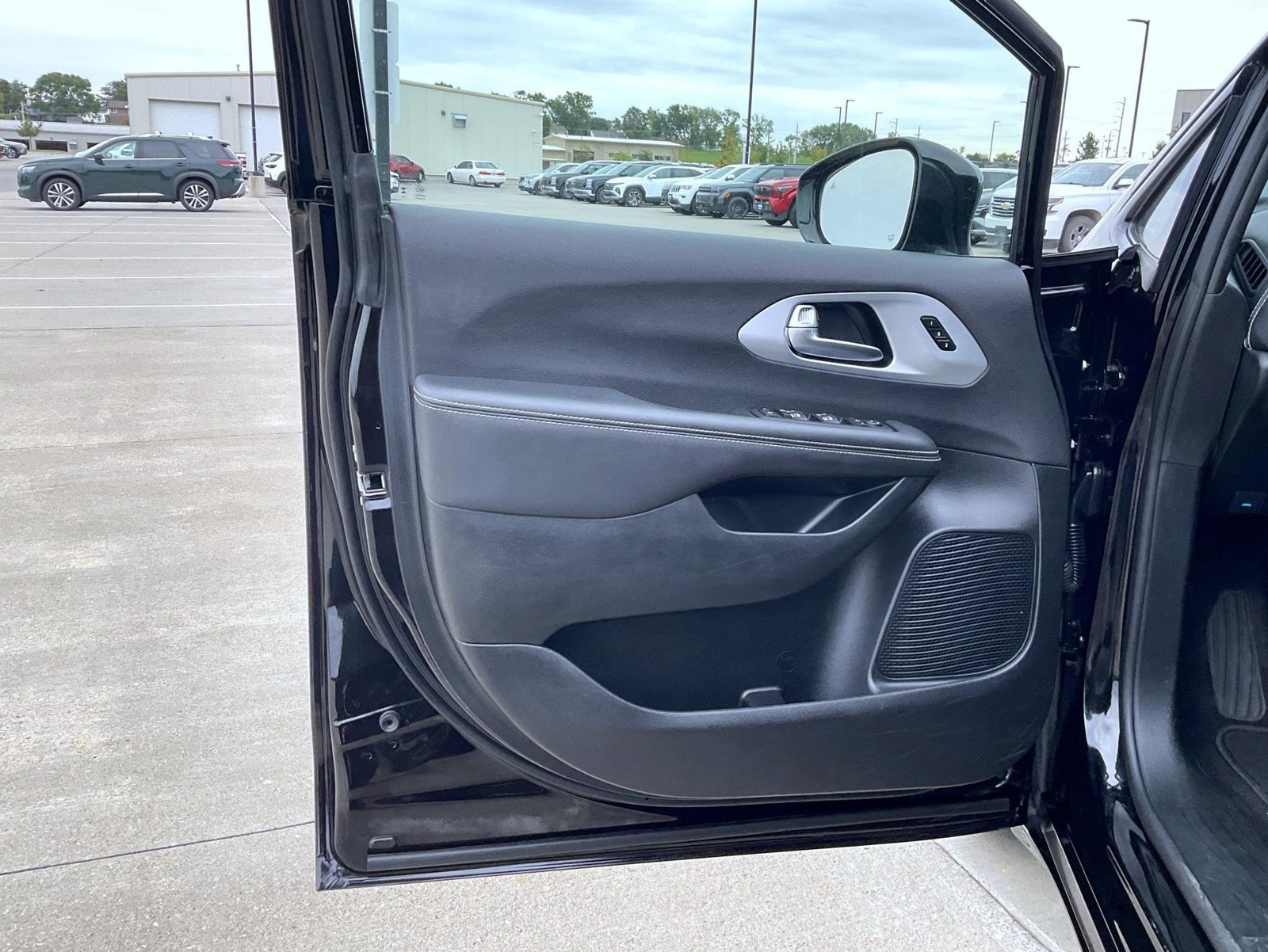 Used 2025 Black Chrysler Limited image 10