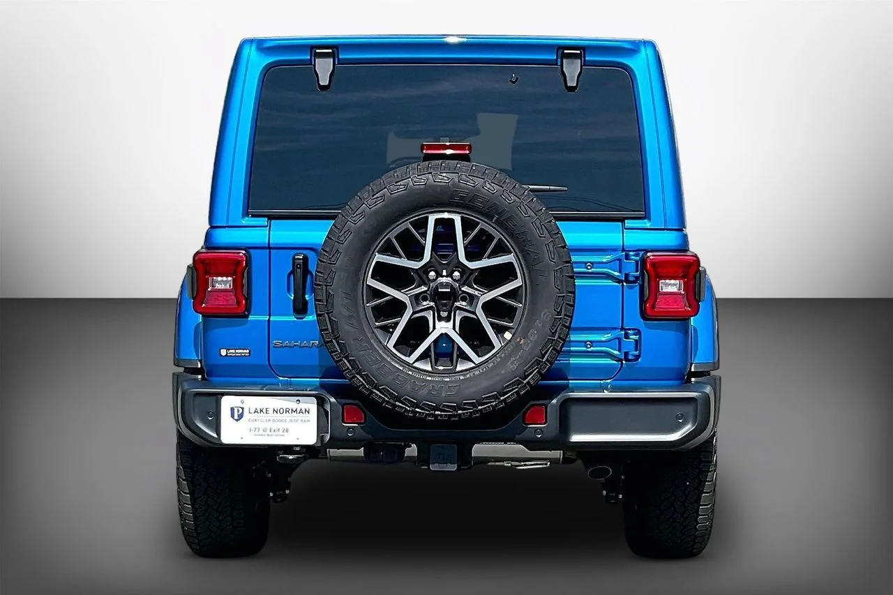 New 2026 Hydro Blue Pearl-Coat Exterior Paint Jeep Sahara image 7
