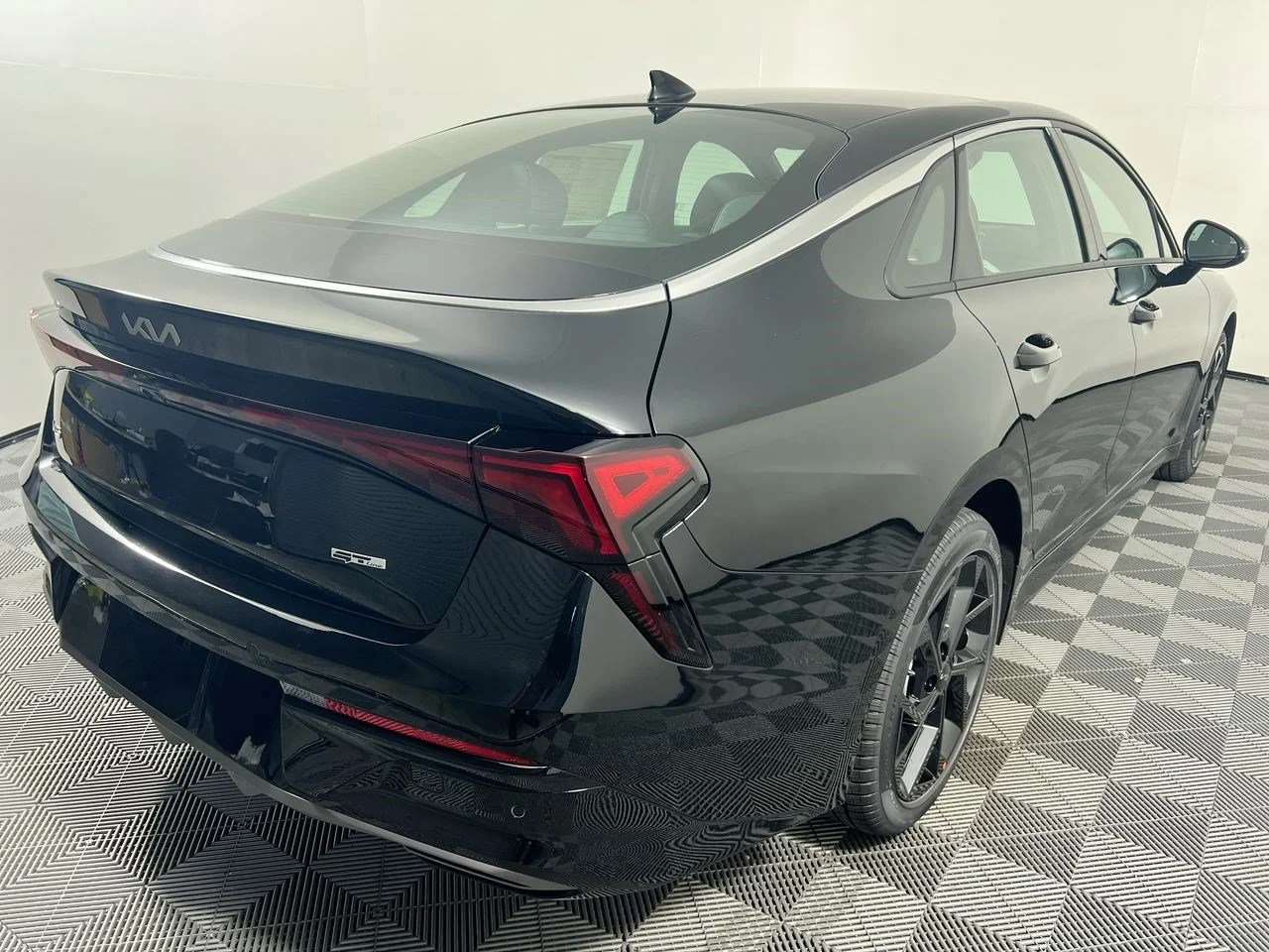 New 2026 Aurora Black Pearl Kia GT-Line FWD image 8