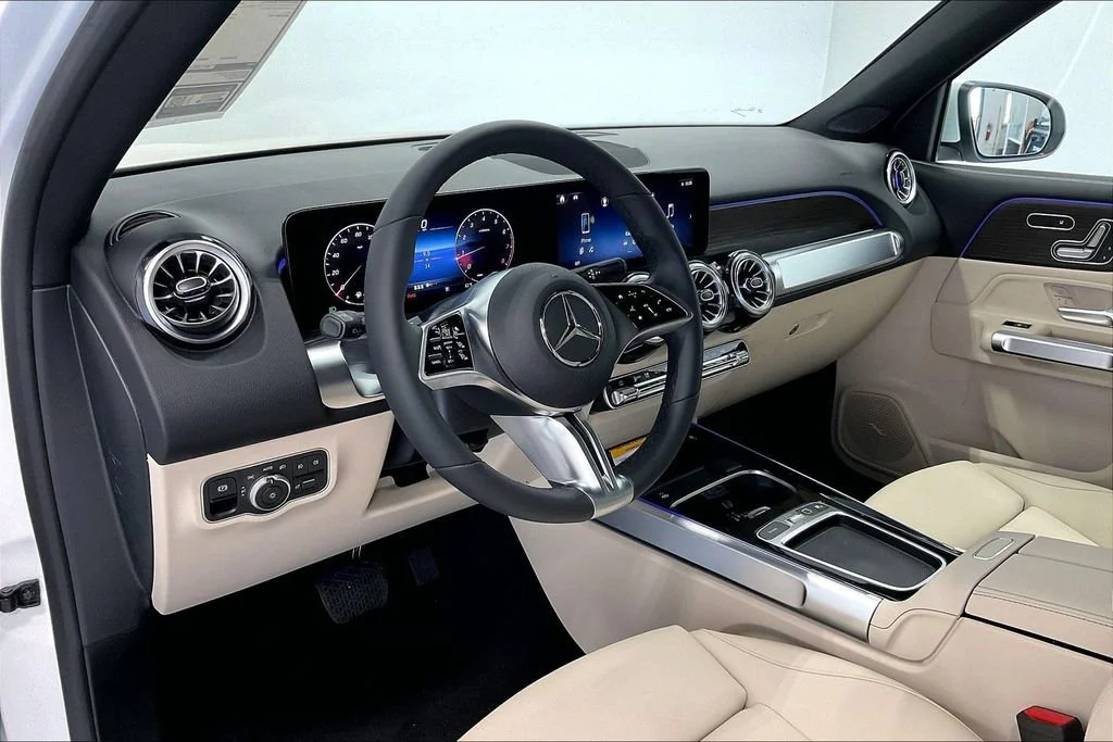 New 2026 Polar White Mercedes-Benz GLB 250 image 20