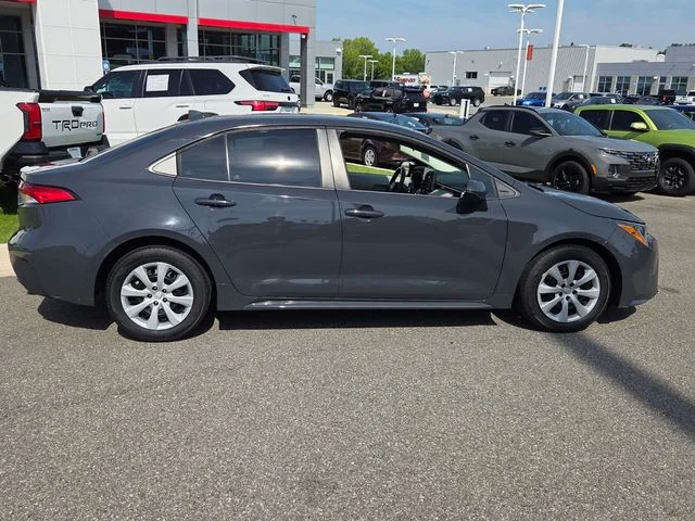 Used 2023  Toyota LE image 13