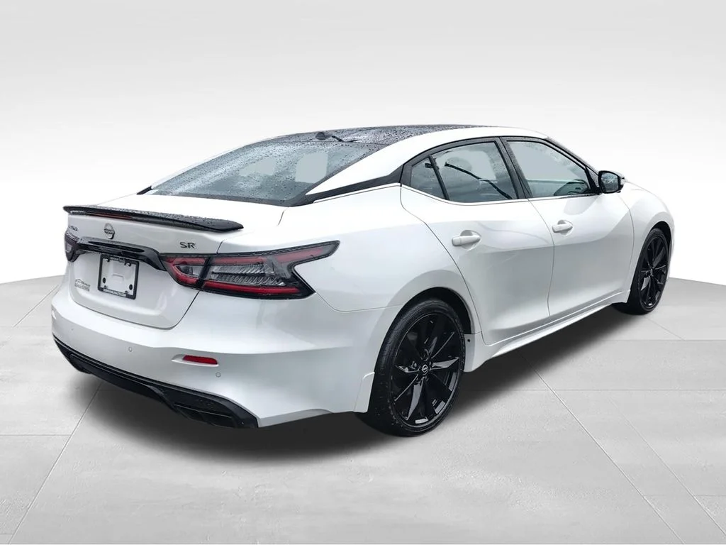 Used 2023 White Nissan SR image 10
