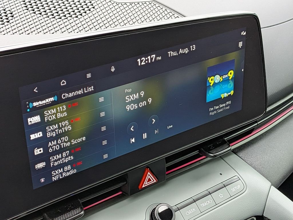 2025 Hyundai Elantra Limited - Photo 18