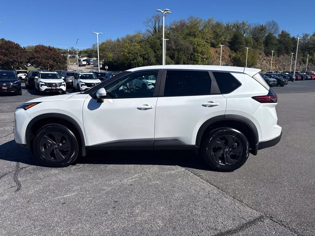 Used 2026 Everest White Nissan SV image 7